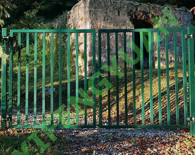 How To Simply And Safely Install A Metal Fence ?