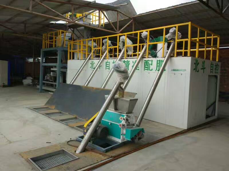 Intelligent mini fertilizer machine