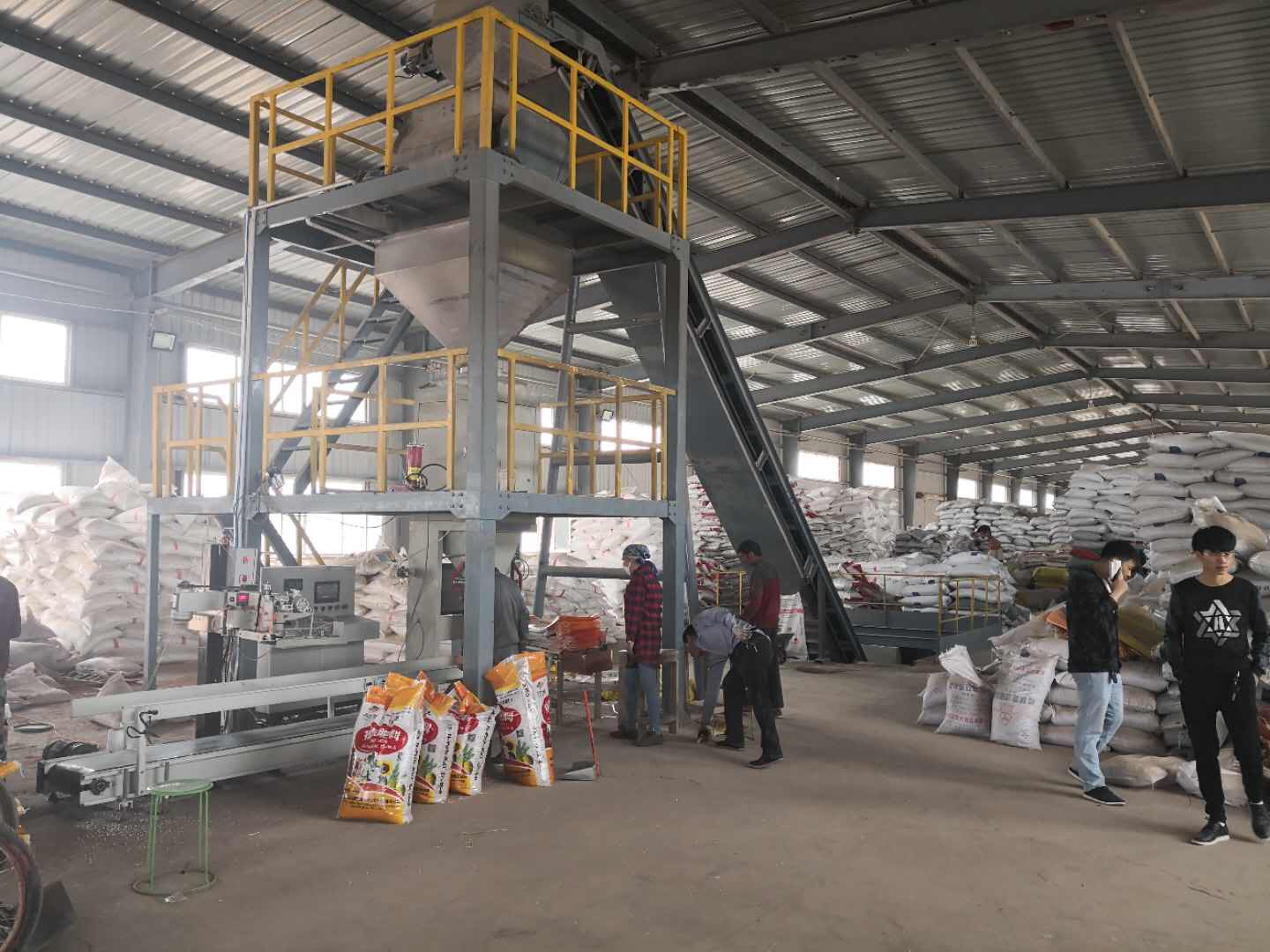 Large-type bulk blending fertilizer production line