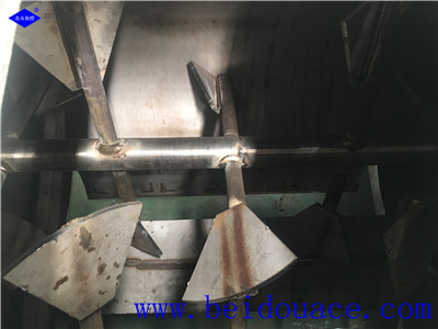 Double shaft fertilizer blender