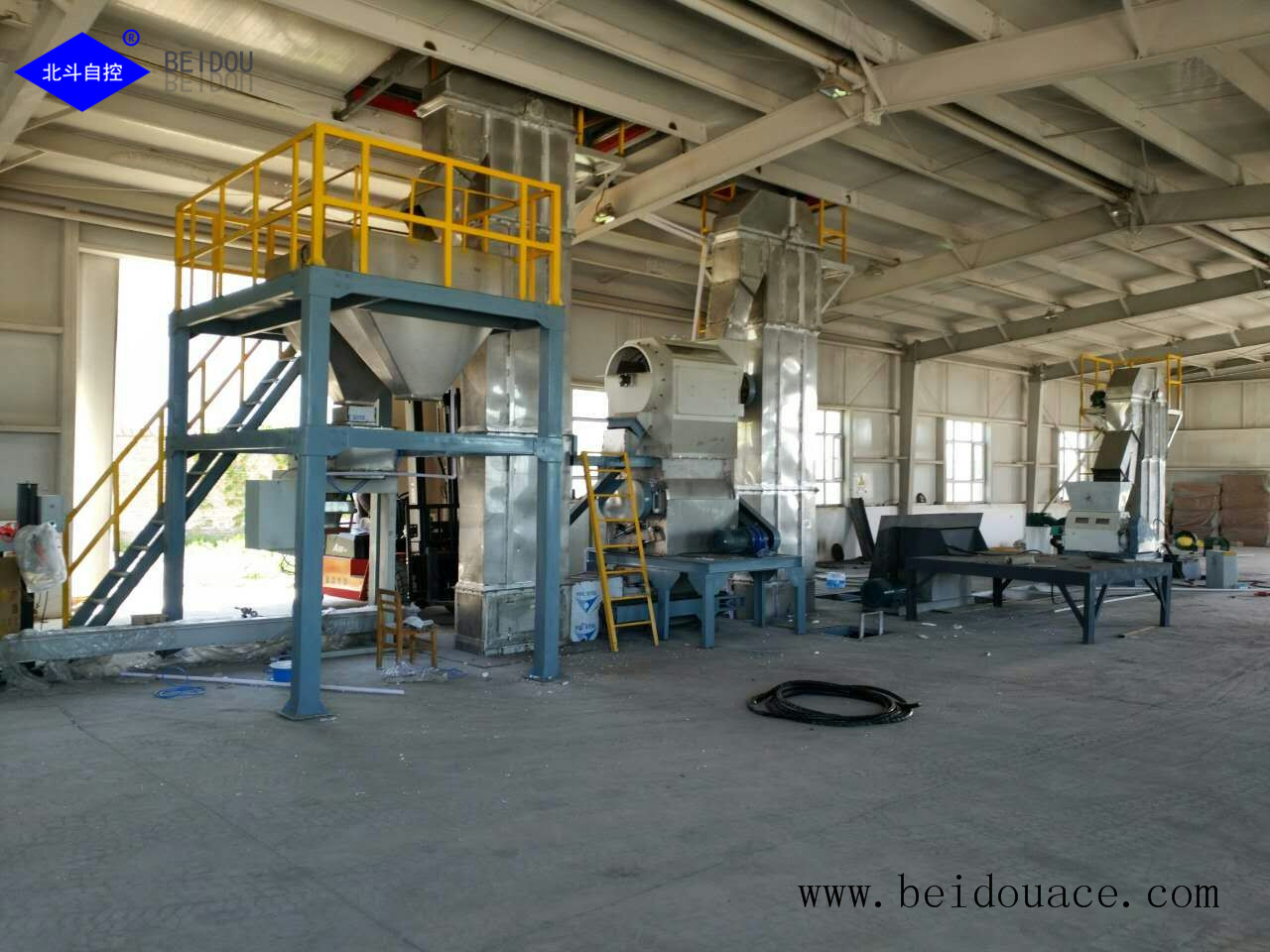 Powdery fertilizer making equipment