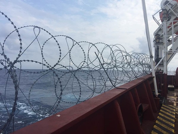  Razor Wire