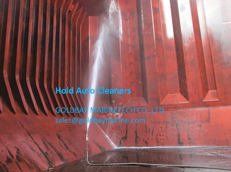  Injury on board during cleaning of cargo hold hatch coaming