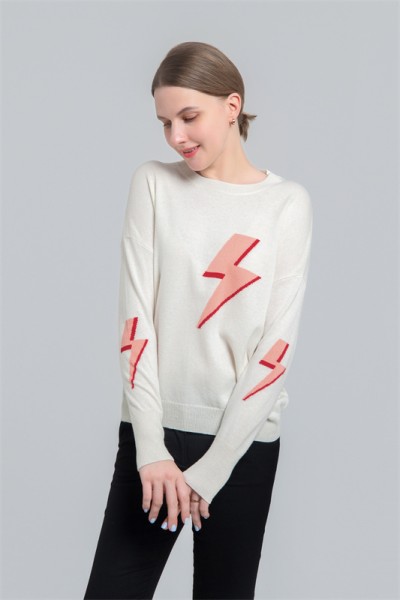Round neck pullover with intarsia lightning