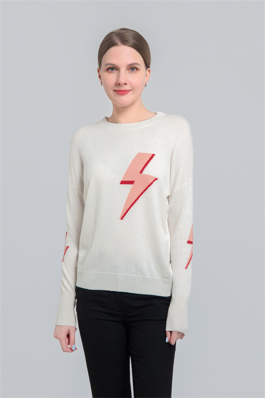 Round neck pullover with intarsia lightning