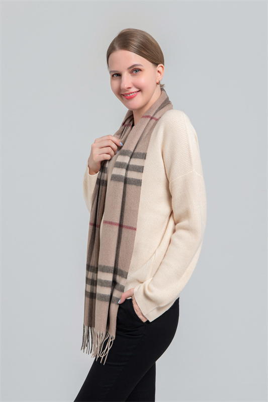 Woven cashmere scarf