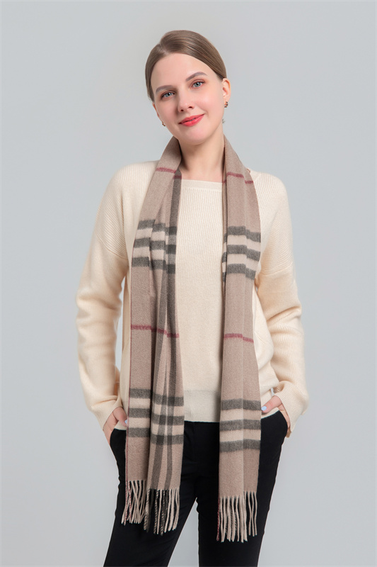 Woven cashmere scarf Woven cashmere scarf