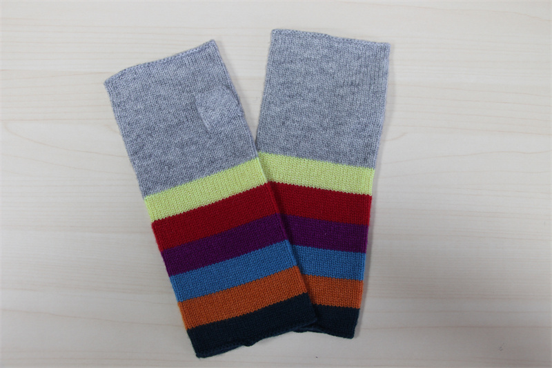Cashmere Mitten with Rianbow colors