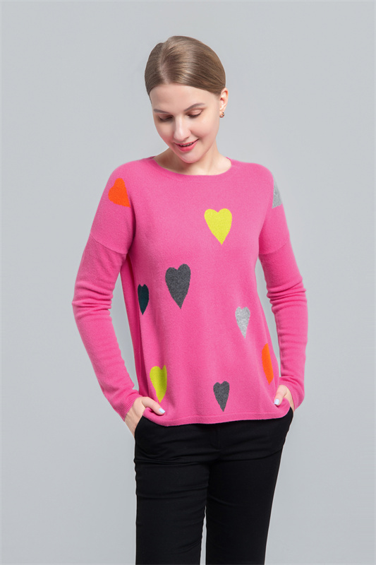 Round neck pullover wiht intarsia hearts