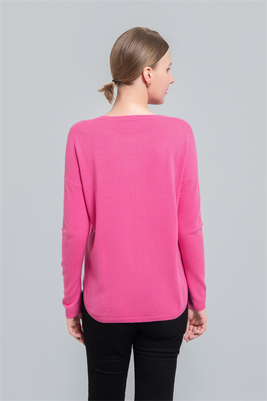 Round neck pullover wiht intarsia hearts Round neck pullover wiht intarsia hearts
