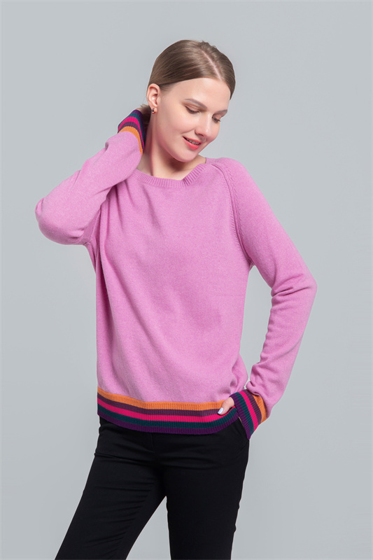 Round neck sweater with rainbow contrast colo at hem Round neck sweater with rainbow contrast colo at hem