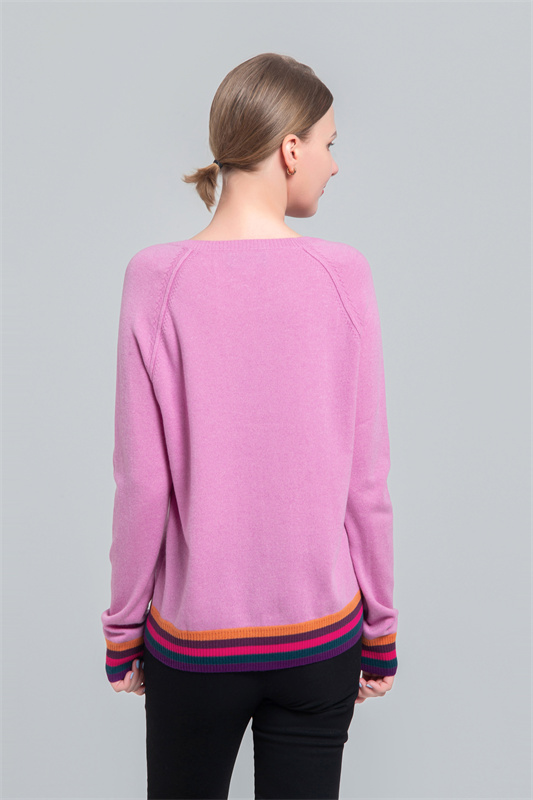 Round neck sweater with rainbow contrast colo at hem