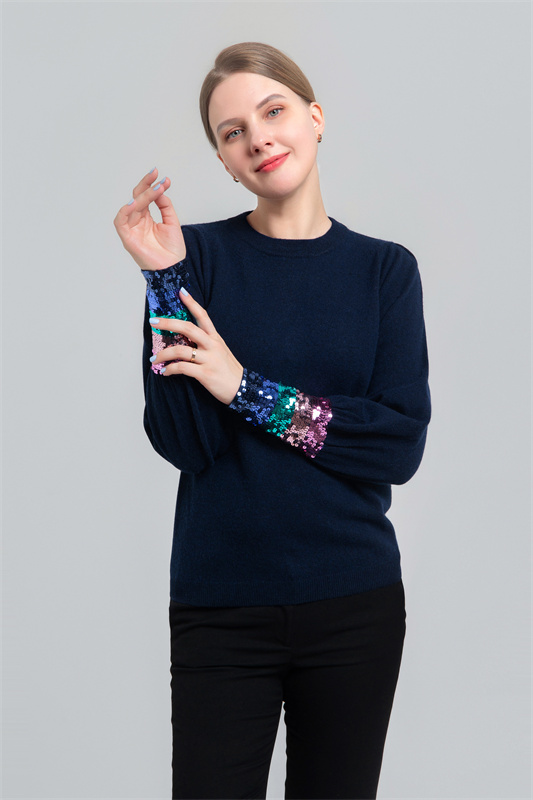 Wool/cashmere sweate with sequin on cuffs